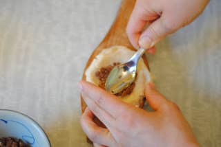 Fill the kahk with the filling of your choice.